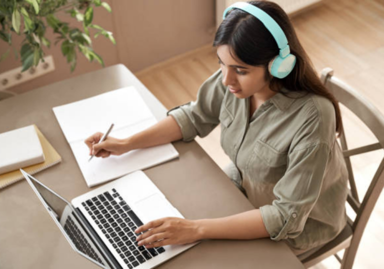 Predicting the Next Big Thing: 7 Edtech Trends that Will Dominate 2023 | Online Upskilling Course