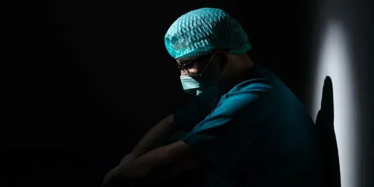 Burnout in Healthcare Workers: How Can Leaders Mitigate This Crisis? | Online Healthcare Course