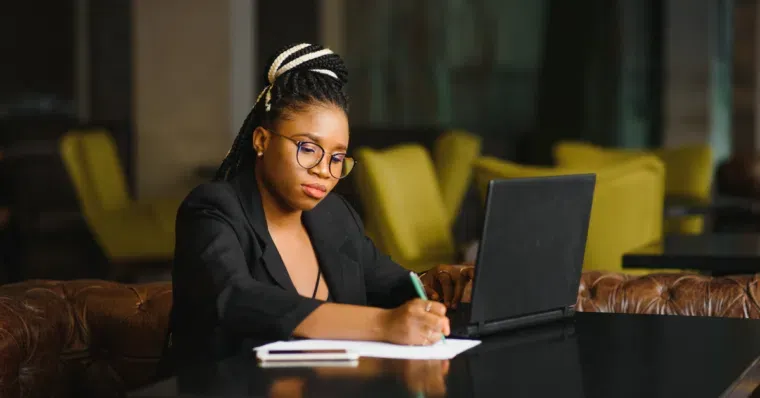 Online Education Advantages and Disadvantages: Why it is Here to Stay | Online Online Learning Course