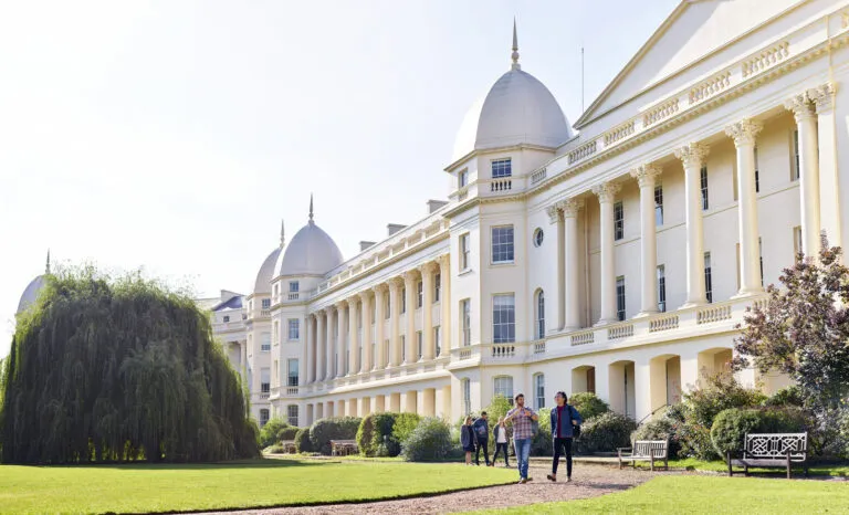 Who Should Enroll in the London Business School Global C-Suite Leadership Programme | Business Management | Emeritus
