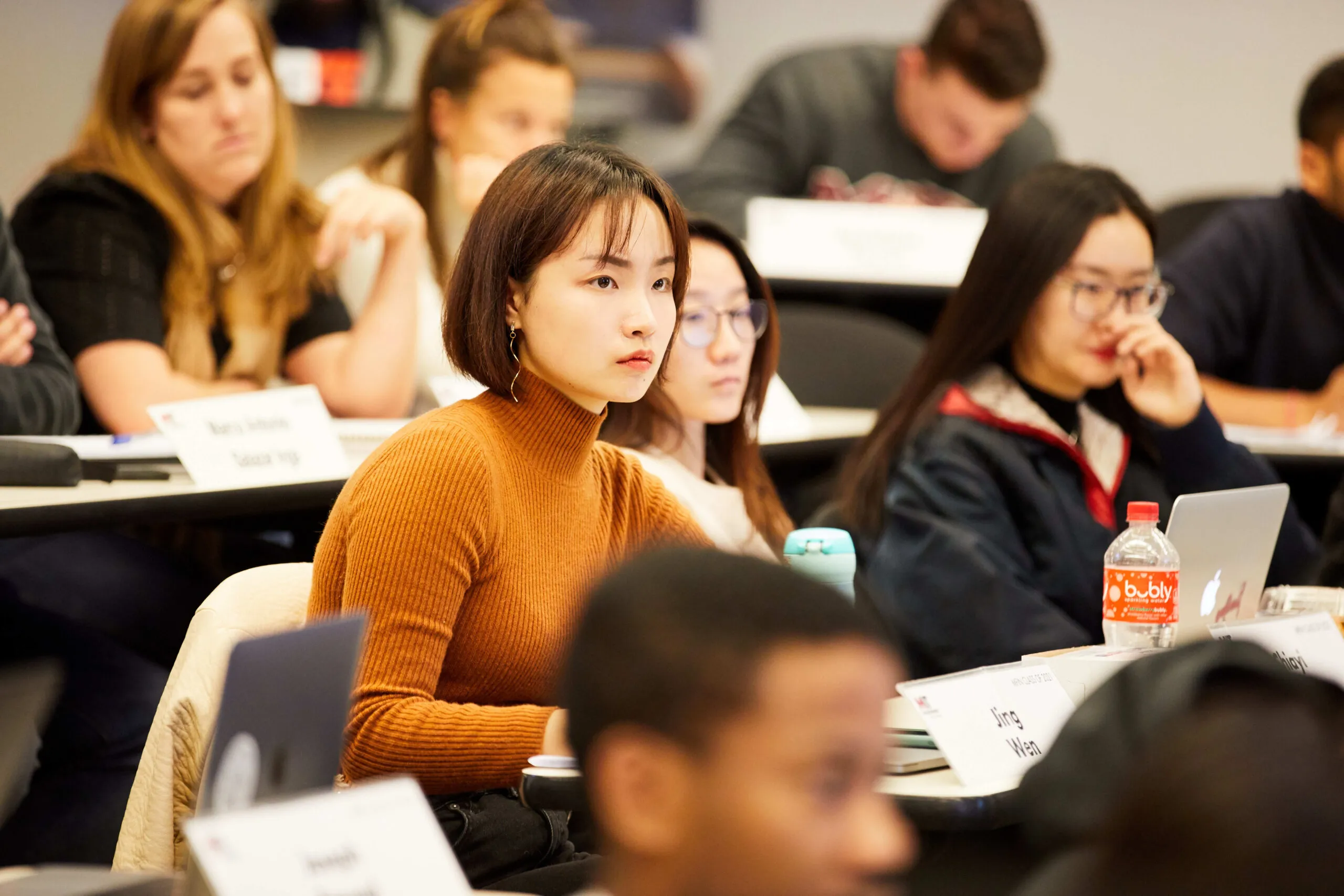 The blended leadership development program enables multicultural collaboration while learning.