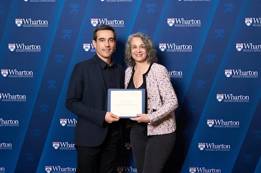 Professor Lori handing over the Wharton CTO Program completion certificate to Ignacio León Íñigo