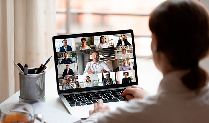 9 ventajas de estudiar en línea: Flexibilidad y aprendizaje a tu propio ritmo | Emeritus | Emeritus