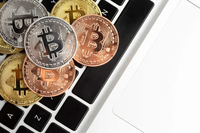 El mundo digital se sacude... ¡y las criptomonedas llevan la batuta! | Online Finanzas Course